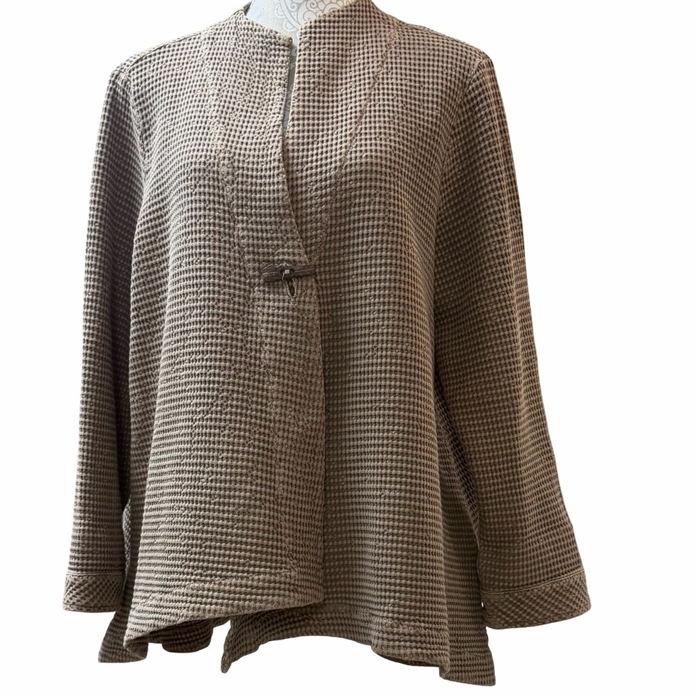 FOCUS CASUAL LIFE waffle knit jacket
Women’s L
100% cotton
Toggle closure
Brown